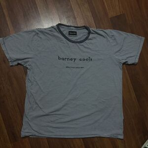 Barney Cools size L